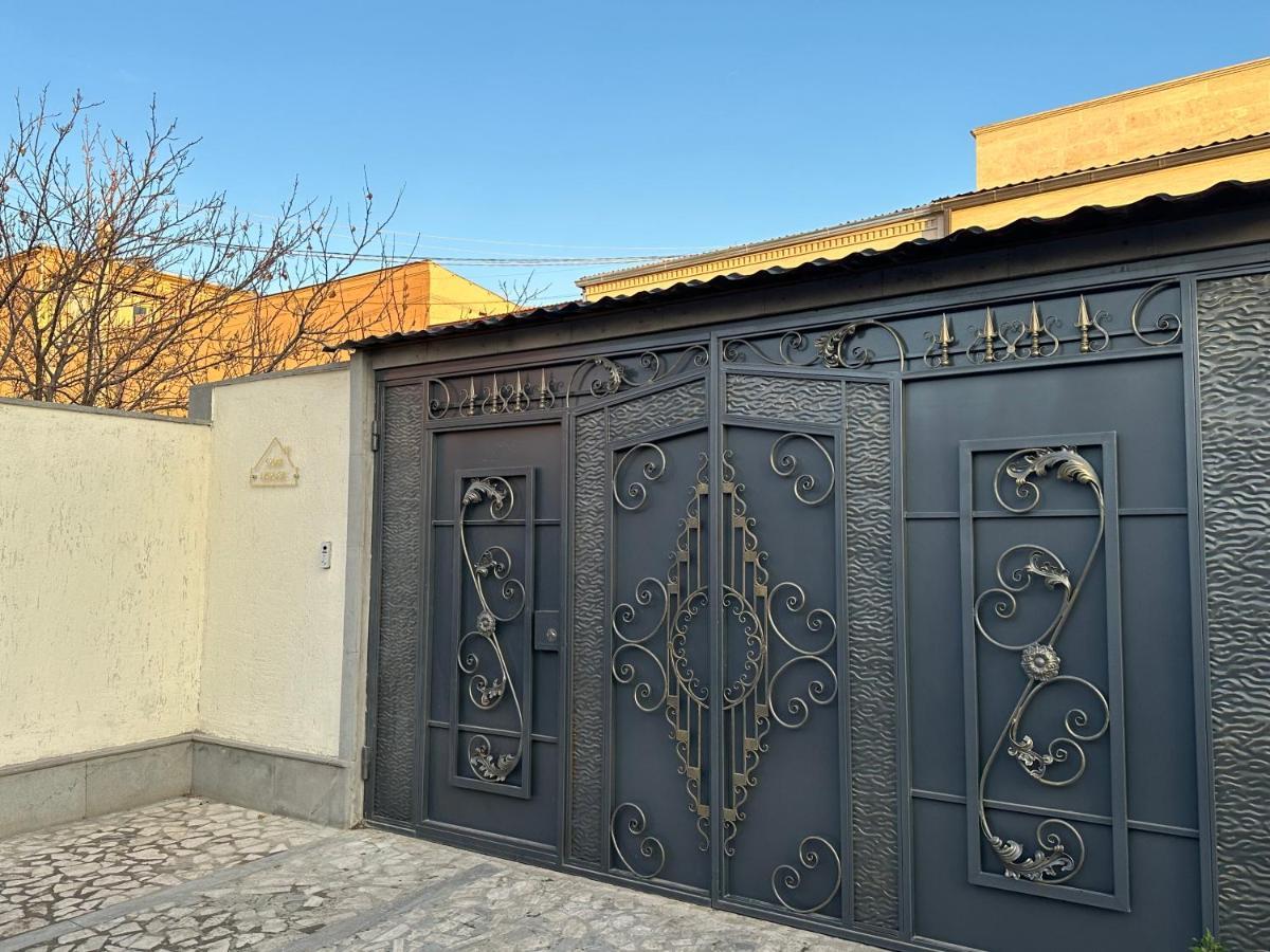 Our House Bed and Breakfast Vagharshapat Buitenkant foto