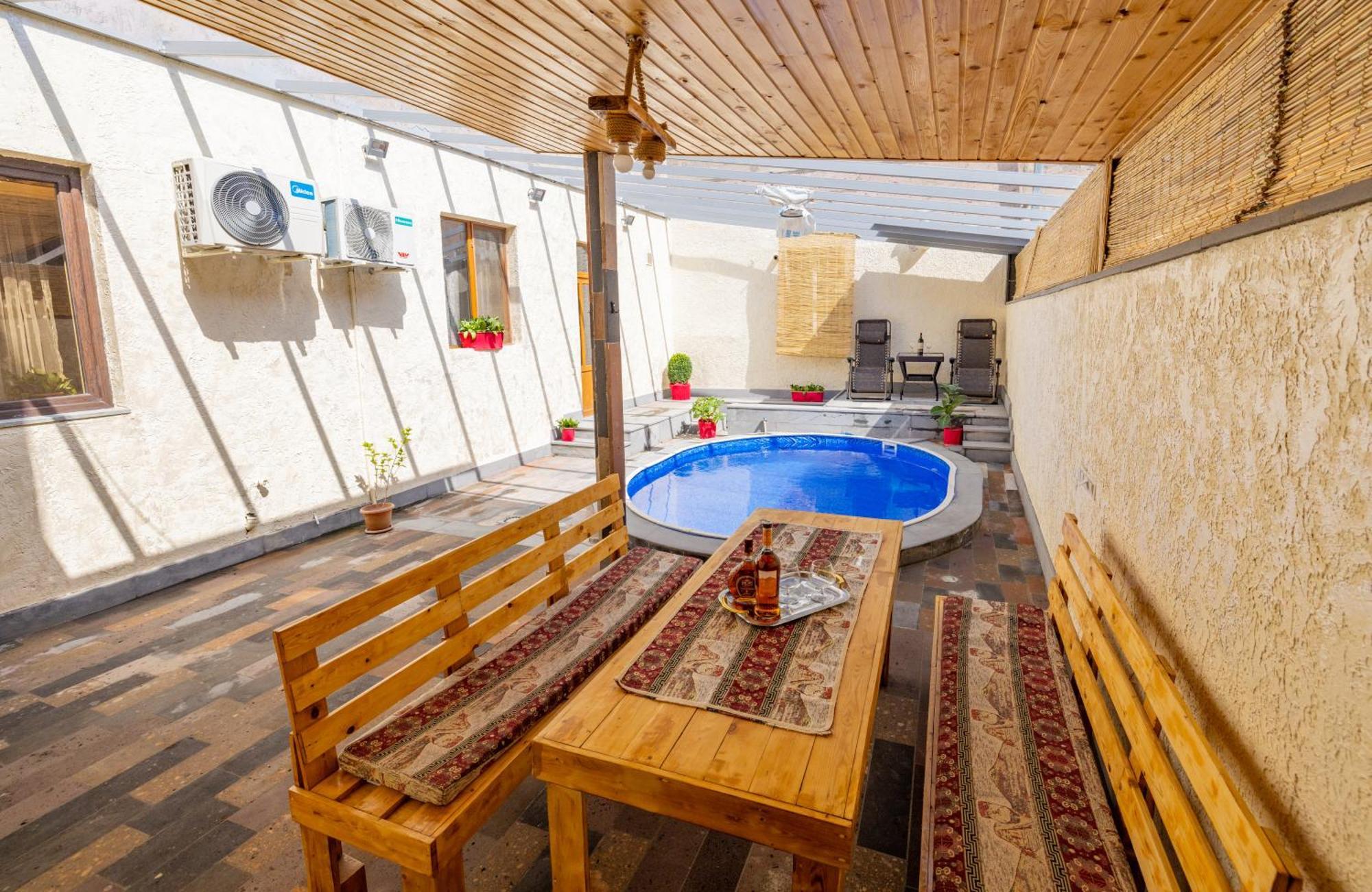 Our House Bed and Breakfast Vagharshapat Buitenkant foto